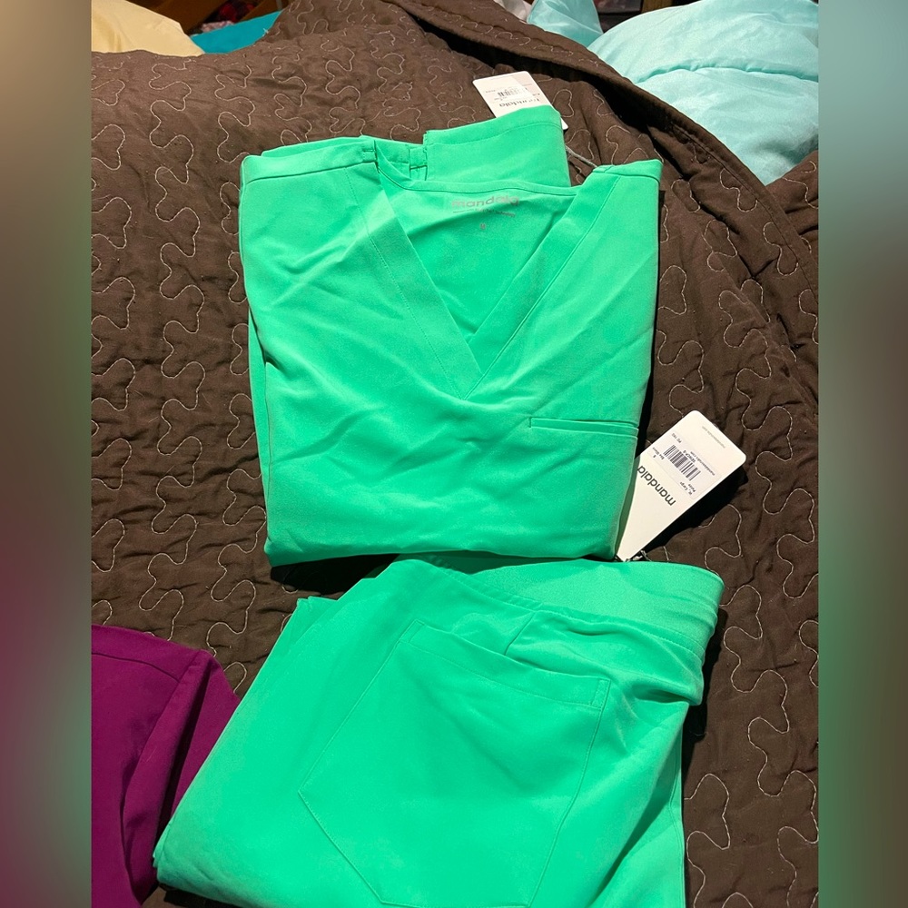 Mandala scrub set Medium top small petite bottoms